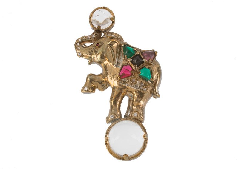 A Coro Craft 'Jelly Belly' goldtone brooch of a circus: A Coro Craft 'Jelly Belly' goldtone brooch of a circus elephant balancing on a ball. Set with multicolor stones and rhinestones. Signed Coro Craft. H. 7,5 cm.
