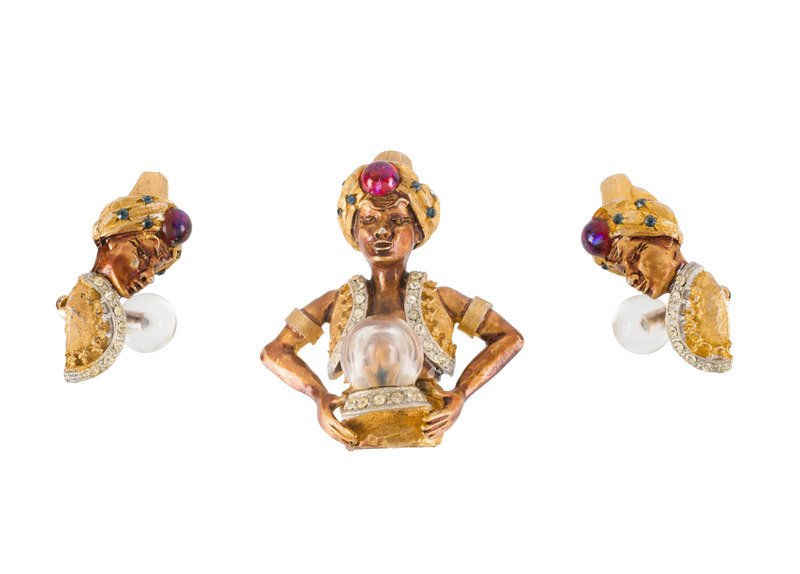 A Rani Har brooch and pair of earclips, depicting a (1 of 3)