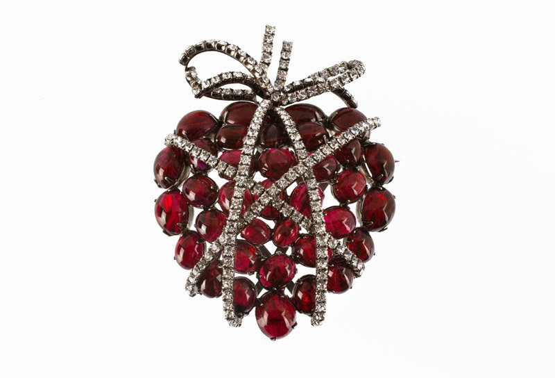 An Iradj Moini (attributed to) 'Verdura ribbon heart' (1 of 2)