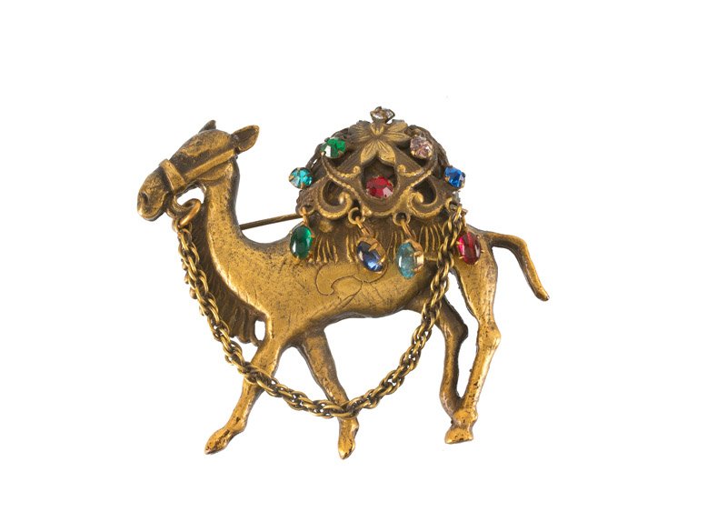 A Joseff Hollywood goldtone Camel shaped brooch, set (1 of 1)