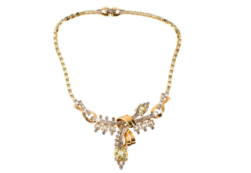 A Mazer Bros goldtone necklace, set with yellow stones: A Mazer Bros goldtone necklace, set with yellow stones and rhinestones. Signed Mazer Bros. L. 37 cm.