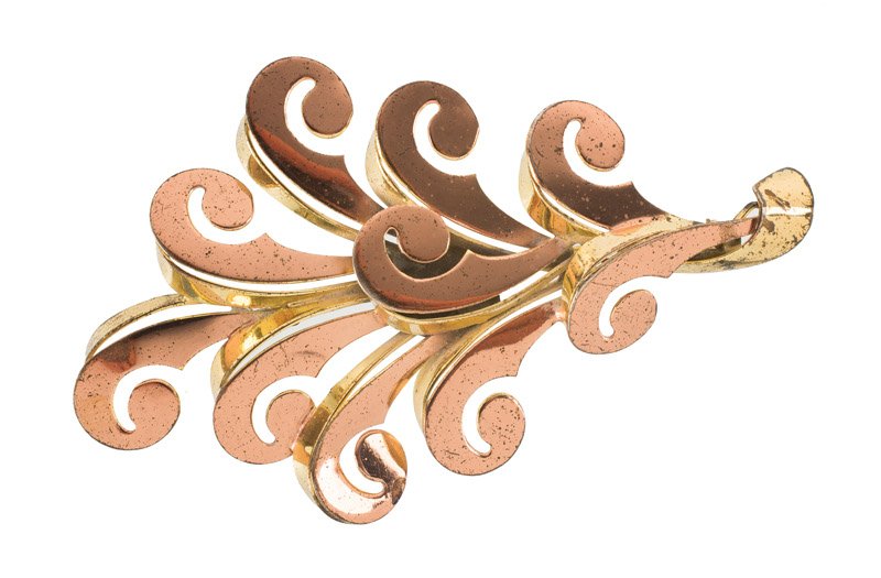 A Monet sterling goldtone brooch. Signed Monet. L. 10,5 (1 of 4)