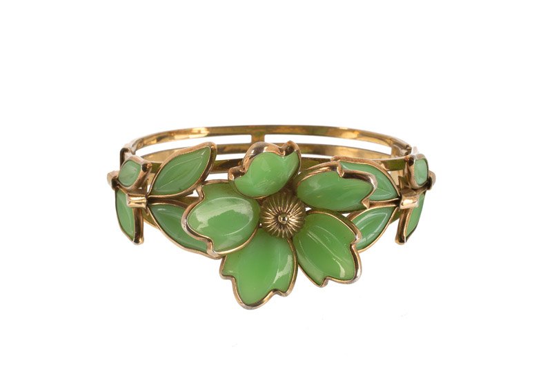 A Trifari goldtone bracelet set with green stones. (1 of 2)