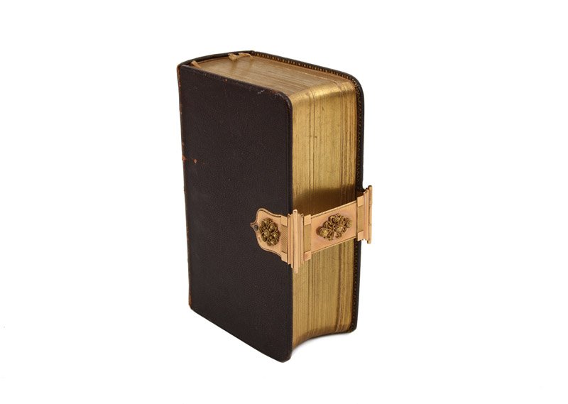 Bijbel in lederen band, Het Nieuwe Testament, 1884. Met: Bijbel in lederen band, Het Nieuwe Testament, 1884. Met gouden slot, Hollands gekeurd, 19e eeuw.