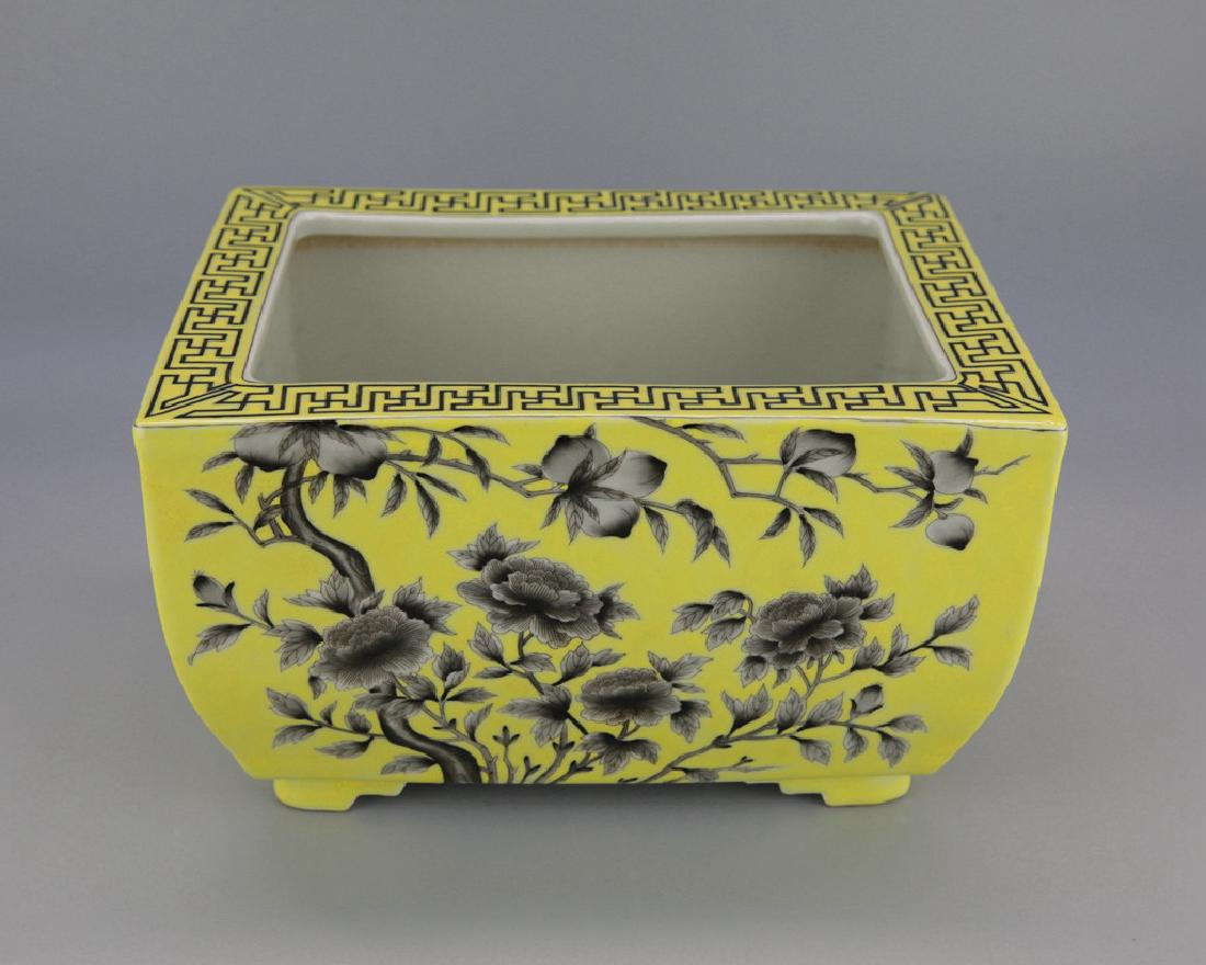 Chinese Porcelain Flower Pot (1 of 8)