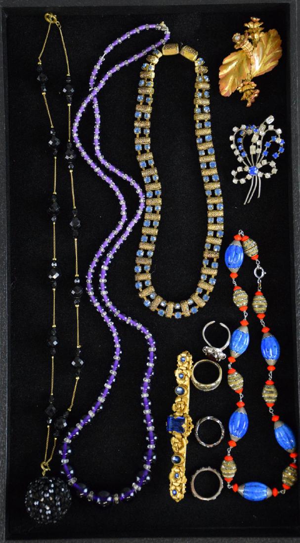 A group of mainly 1940's costume jewellery, including a (1 of 1)