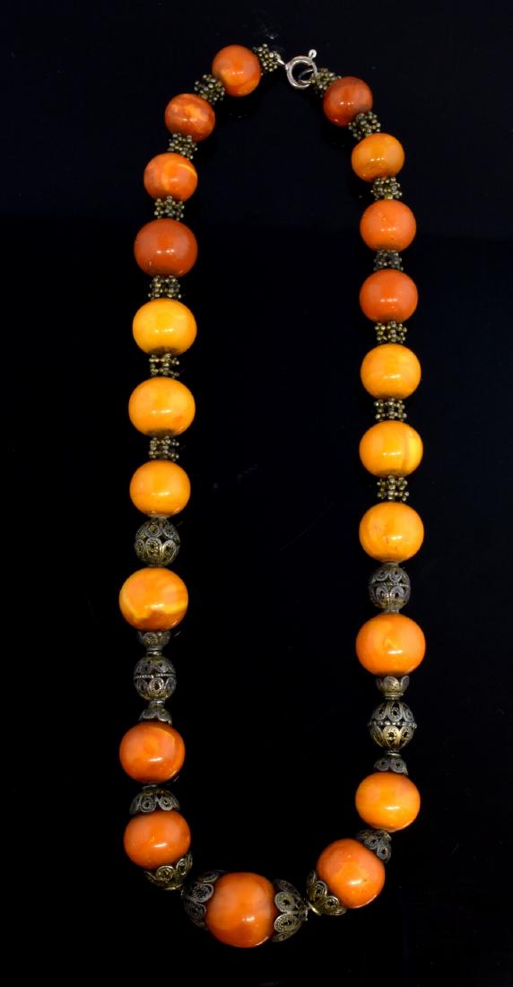 Indo Chinese amber bead necklace, with oval shape (1 of 1)