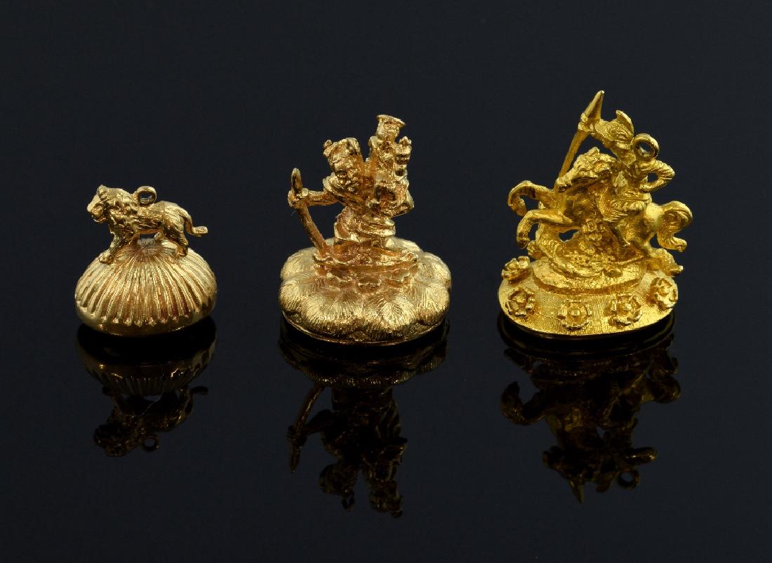 Three vintage gold seal fobs, two set with carneli (1 of 2)