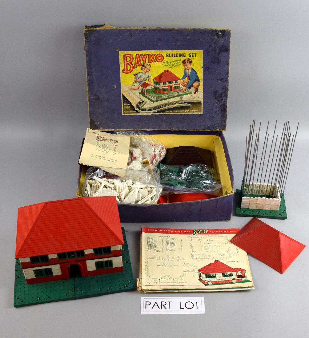 Bayko Building Set 4 together with a quantity of a (1 of 3)