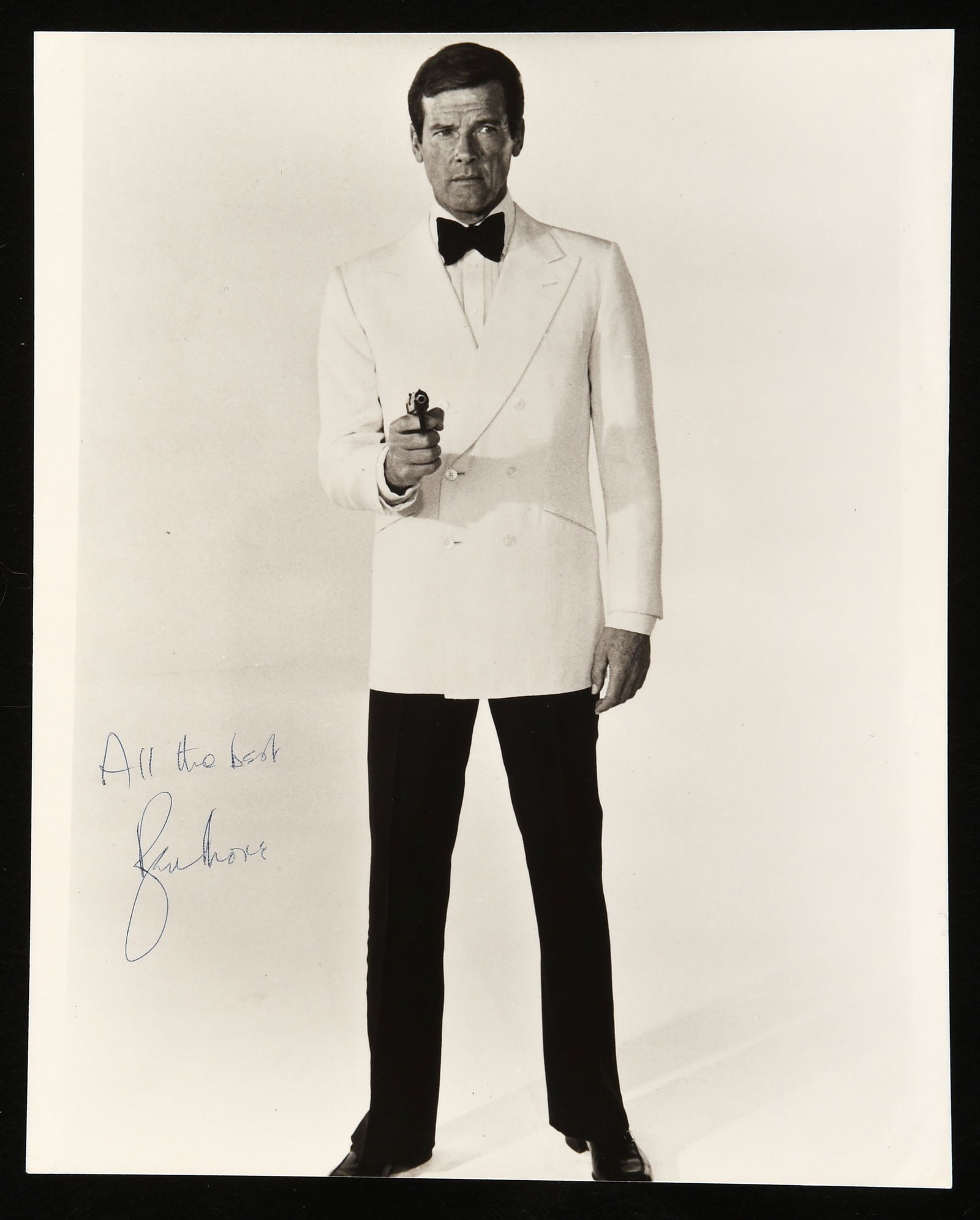 James Bond 007: Roger Moore (1927-2017) Autographe: James Bond 007: Roger Moore (1927-2017) Autographed black and white photograph, signed in black ink by the British actor who played the character of secret agent, James Bond, in seven of Eon Productio