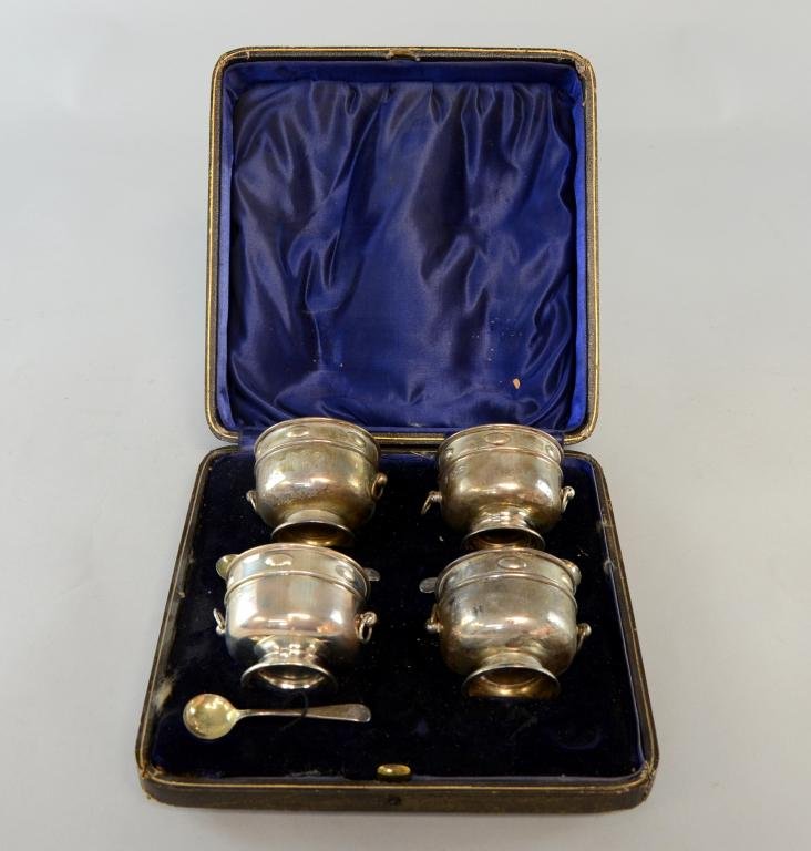 Set of four Edward VII silver salts, by William Hutton: Set of four Edward VII silver salts, by William Hutton & Sons Ltd., Birmingham, 1909, ands three salt spoons, in fitted case, 1.80 x 2½in. (5 x 5cm)