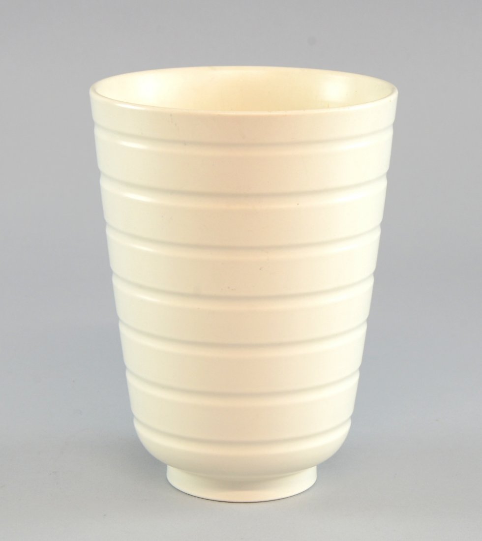 Keith Murray vase in matt cream glaze 7in. (18cm): Keith Murray vase in matt cream glaze 7in. (18cm)