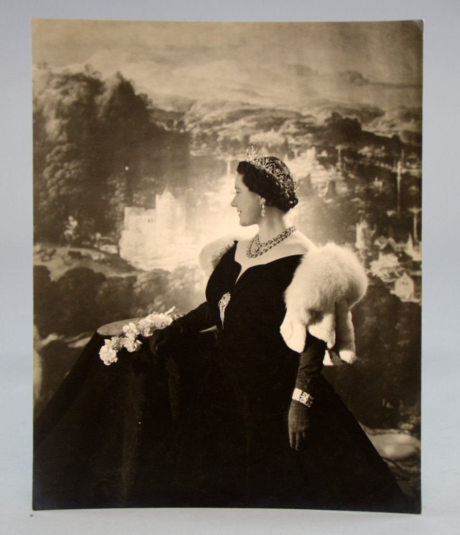 Cecil Beaton (1904-80) Photographer, a silver gelatin: Cecil Beaton (1904-80) Photographer, a silver gelatin photograph of The Queen Mother given by Beaton to Laura Roberts Provenance: This photograph was given by Beaton to Laura Roberts who was Beaton's 