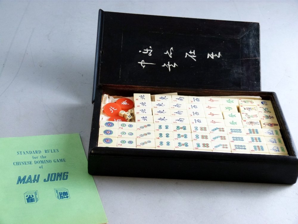 20th century Chinese ivory and bamboo Mahjong set in: 20th century Chinese ivory and bamboo Mahjong set in stained case with calligraphy,