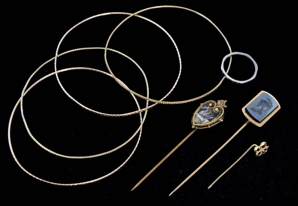 Heart form stick brooch with micromosaic depicting a: Heart form stick brooch with micromosaic depicting a bird on water, another with haematite intaglio small red stone pin and three yellow metal bangles, and an 18ct white gold wedding band