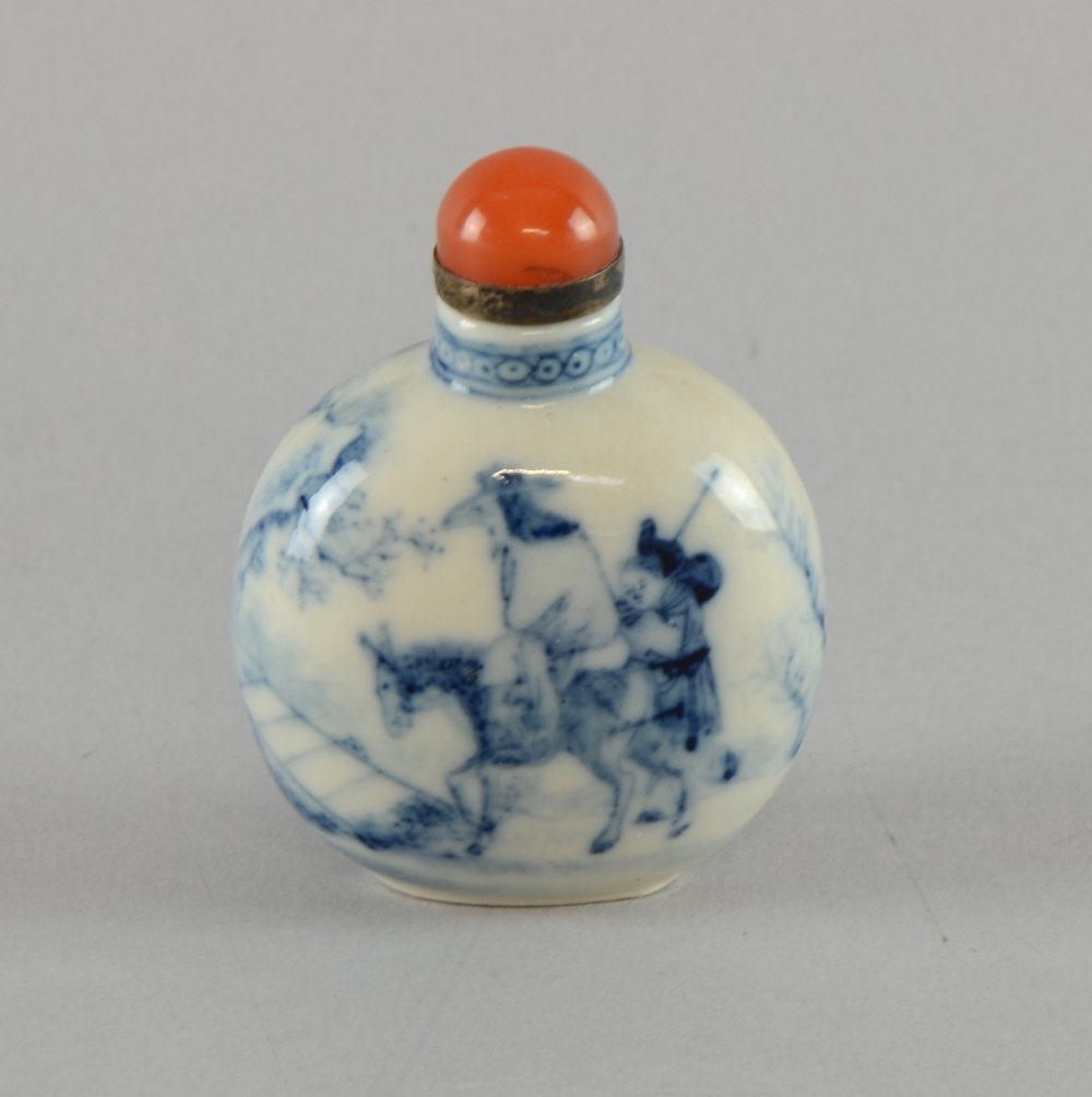 19th century Chinese porcelain blue and white snuff (1 of 1)