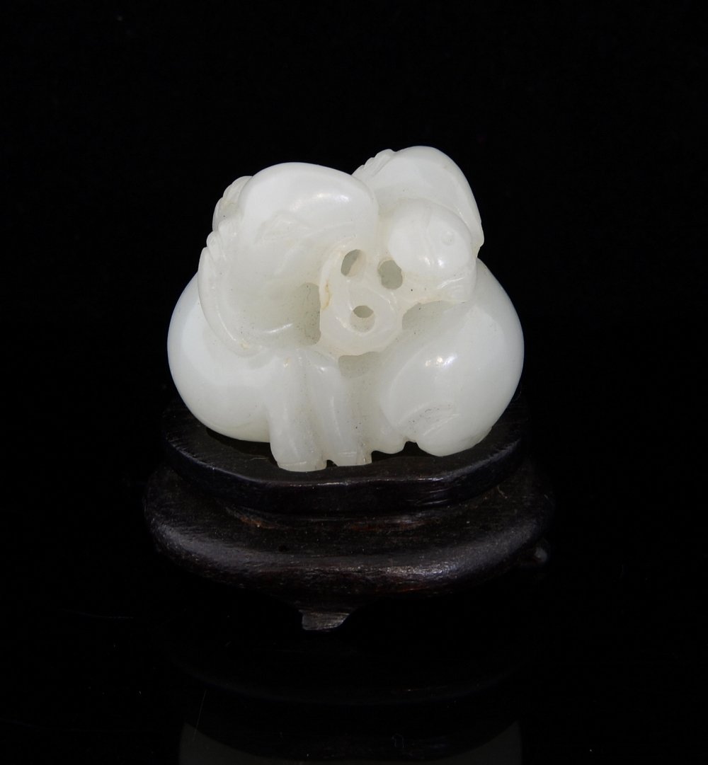 Qianlong white jade carving of a pair of rams, 3.1cm (1 of 1)