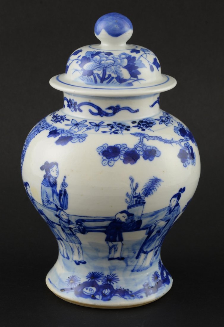 Chinese baluster shaped vase and cover, decorated in (1 of 1)