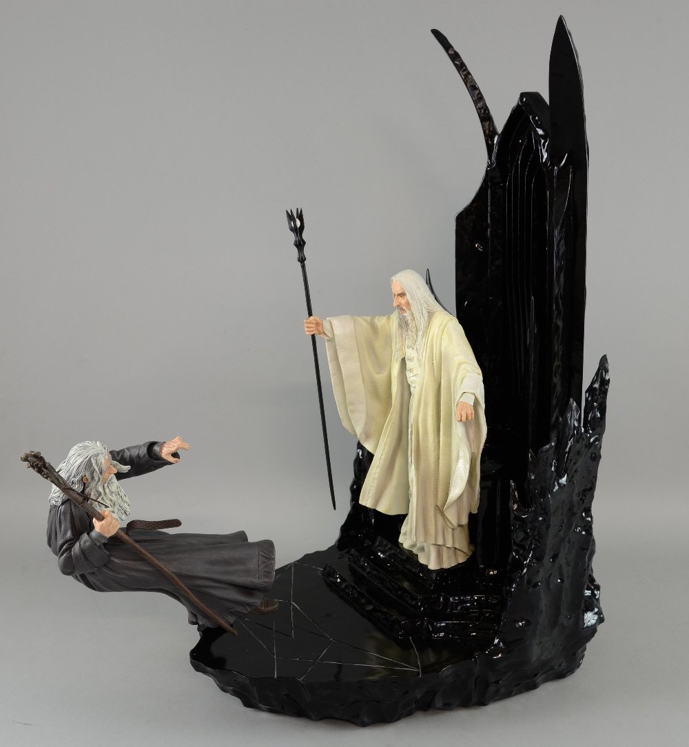 Lord of the Rings: Large collectable figure group LotR: Lord of the Rings: Large collectable figure group LotR Dioramas, 'Saruman vs. Gandalf', by Sideshow Collectibles, authorised by New Line Cinema with original packagingProvenance: From the Estate of Si