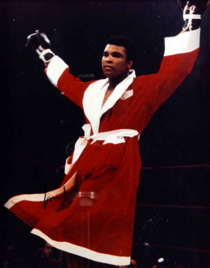 Boxing - Muhammad Ali signed 10 x 8 inch photo, framed (1 of 2)