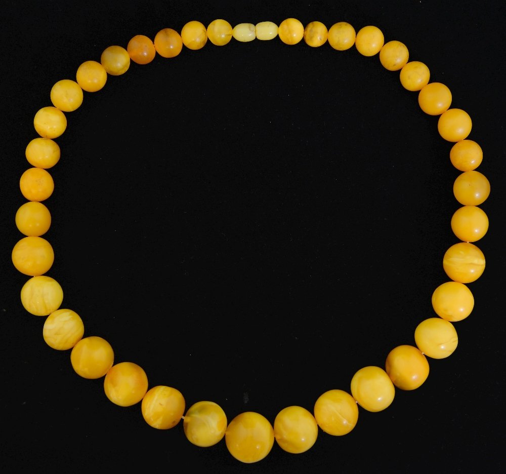 Yellow amber bead necklace, 37 graduatin (1 of 1)