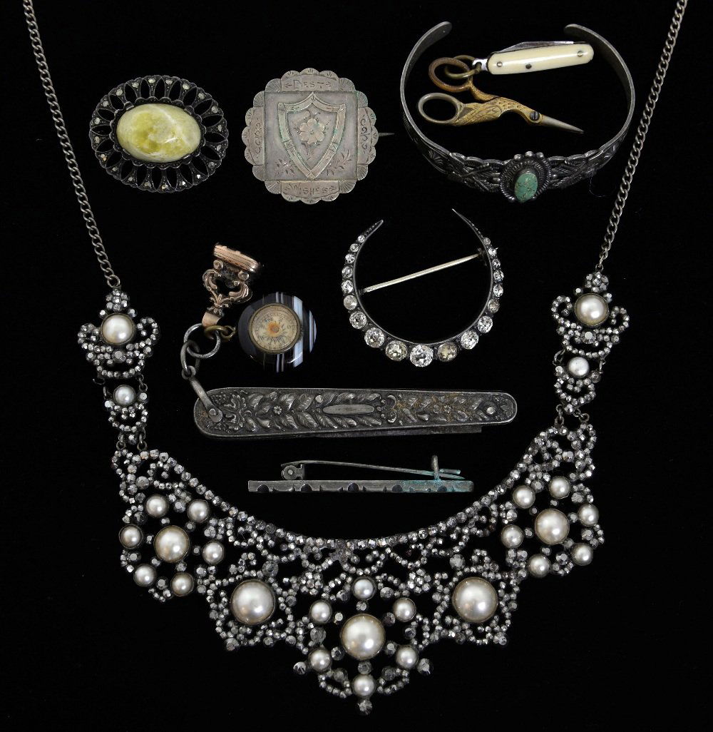 Group of  19th C  jewellery, a silver  p (1 of 1)