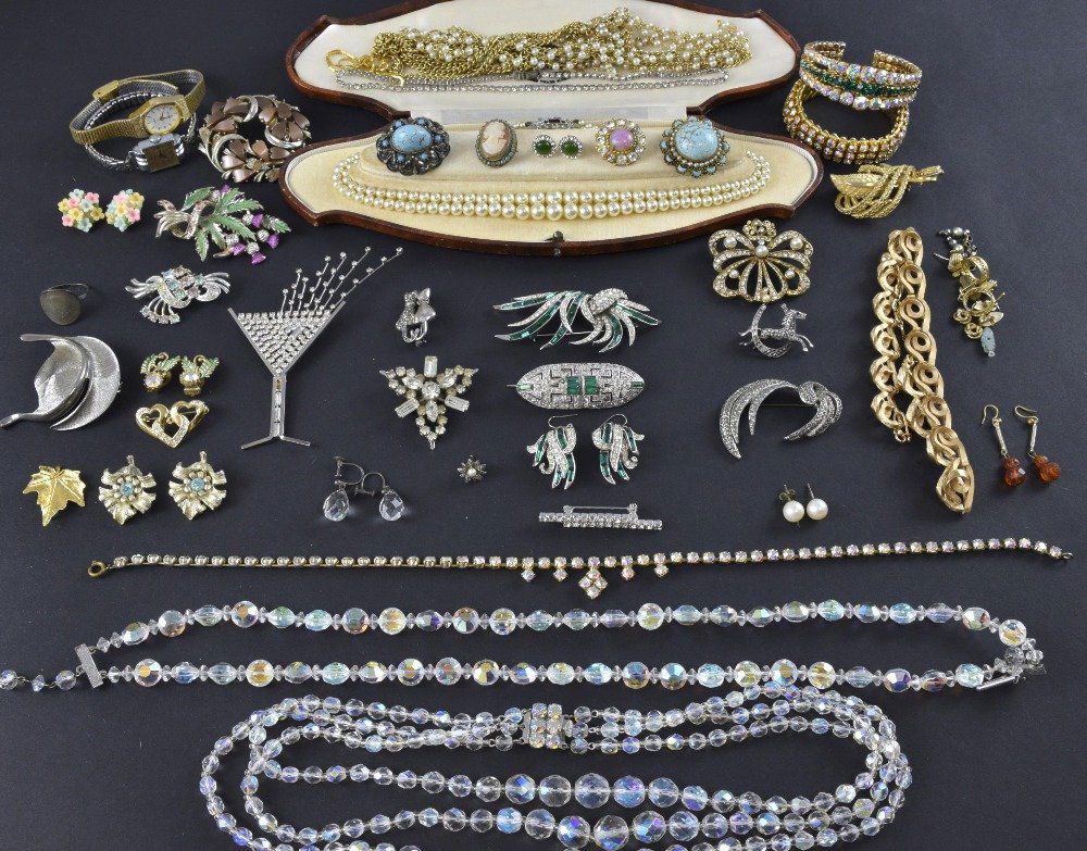 Costume jewellery including a Trifari ne: Costume jewellery including a Trifari necklace, Butler and Wilson champagne brooch, paste set brooches, mainly 1950's