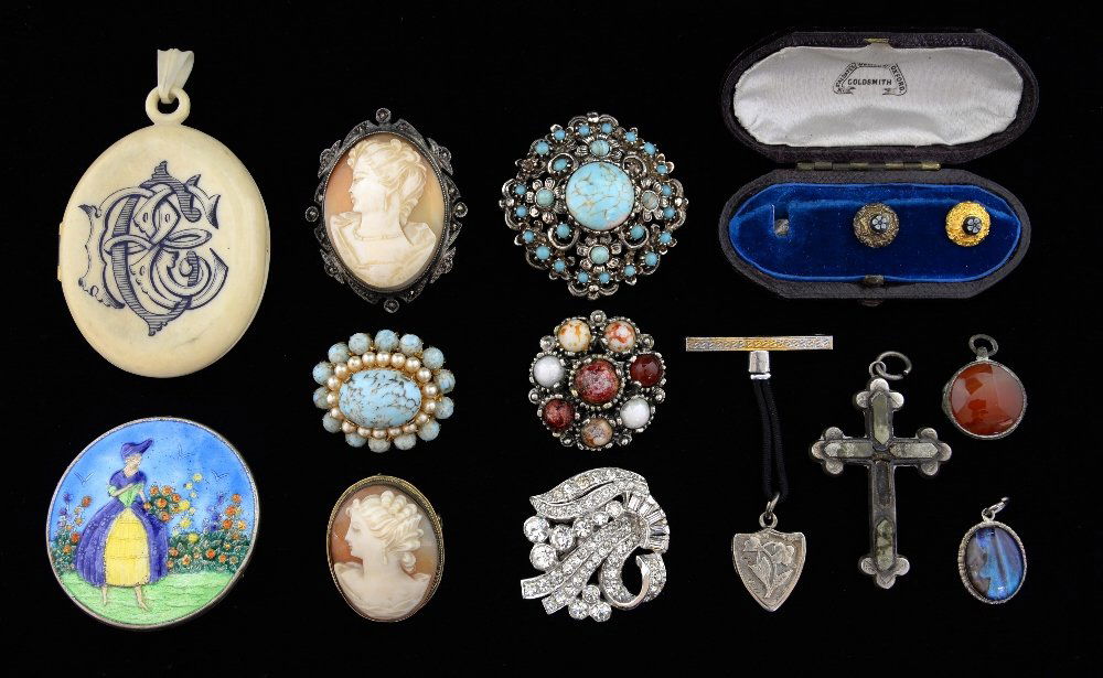 Group of vintage jewellery to include a (1 of 1)