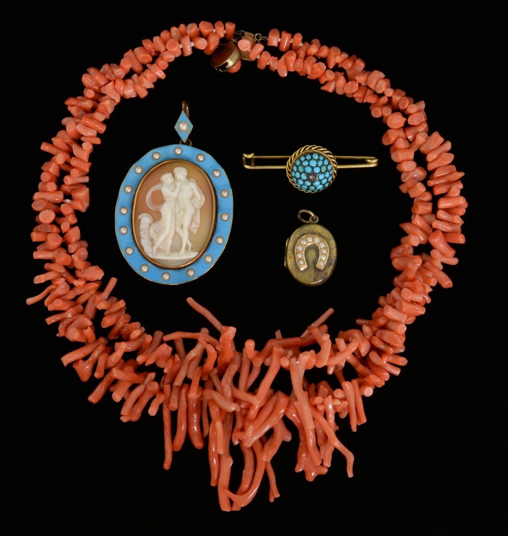 A Victorian pendant with  cameo depicting two figures (1 of 1)