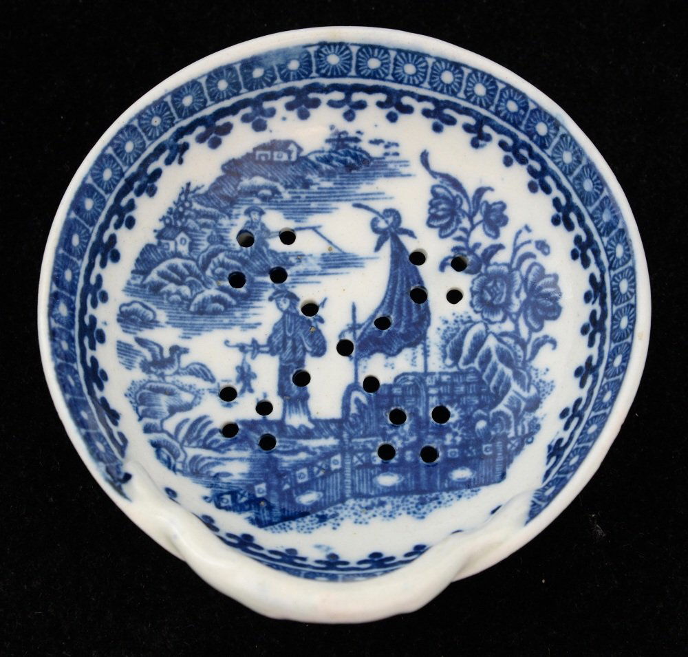 Caughley strainer, circa 1780, the circu (1 of 2)