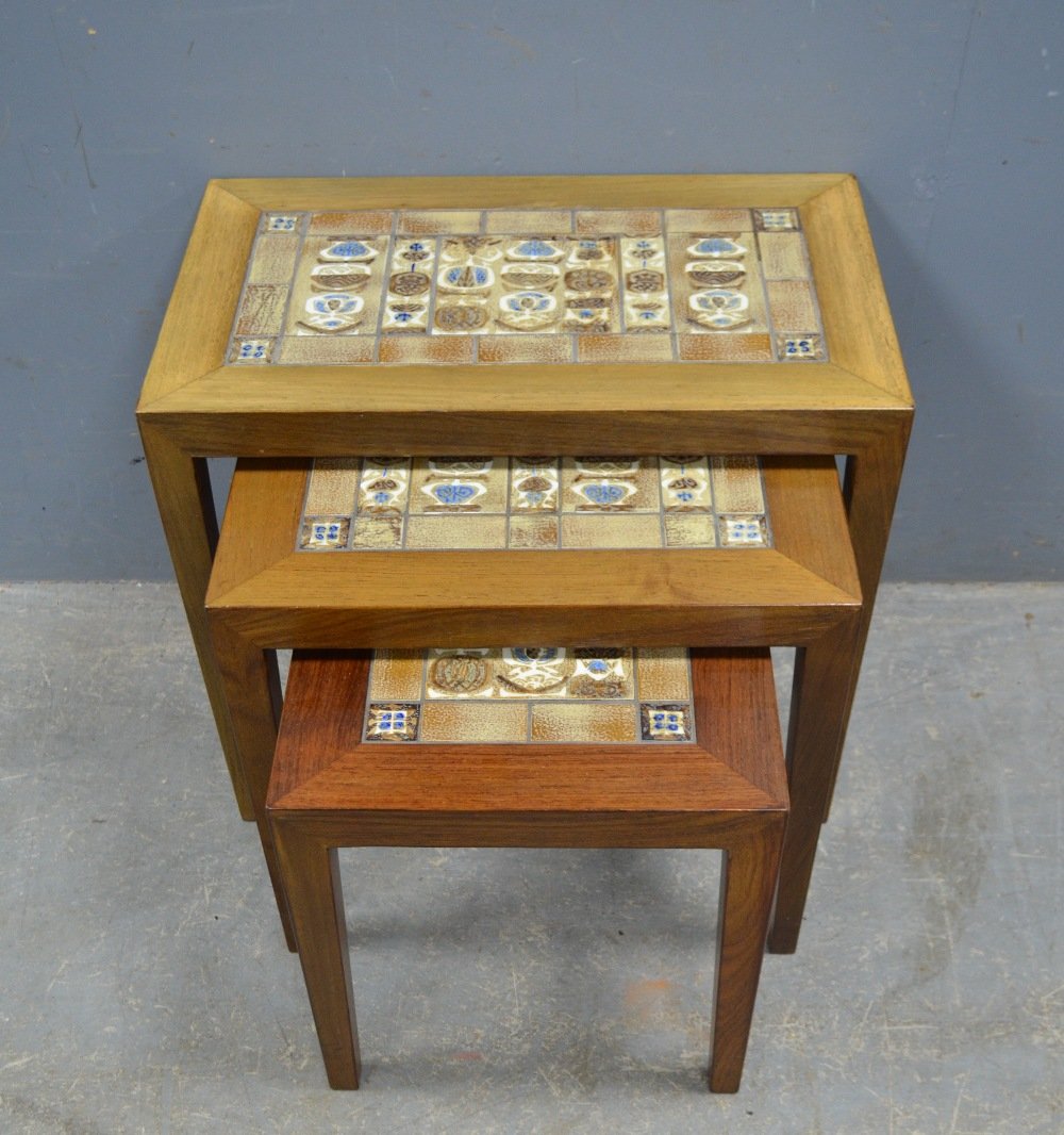 Haslev Mobelsnedkeri, Danish rosewood nest of tables: Haslev Mobelsnedkeri, Danish rosewood nest of tables each inset with Royal Copenhagen tiles. Tallest 50 x 59 x 35cm