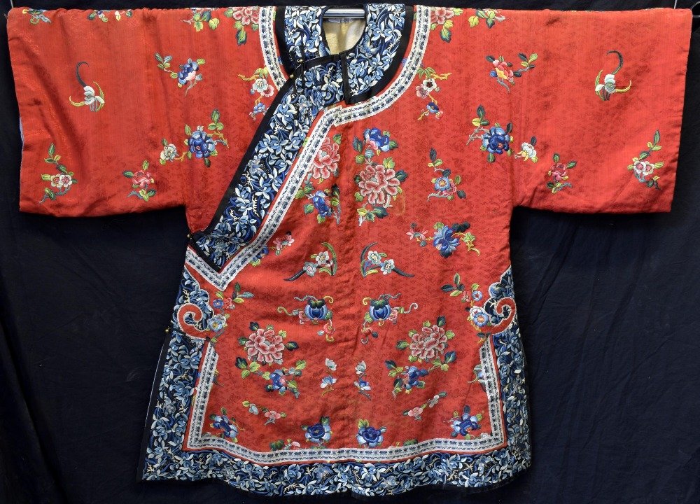 Chinese Qing dynasty robe of red figured silk with (1 of 4)