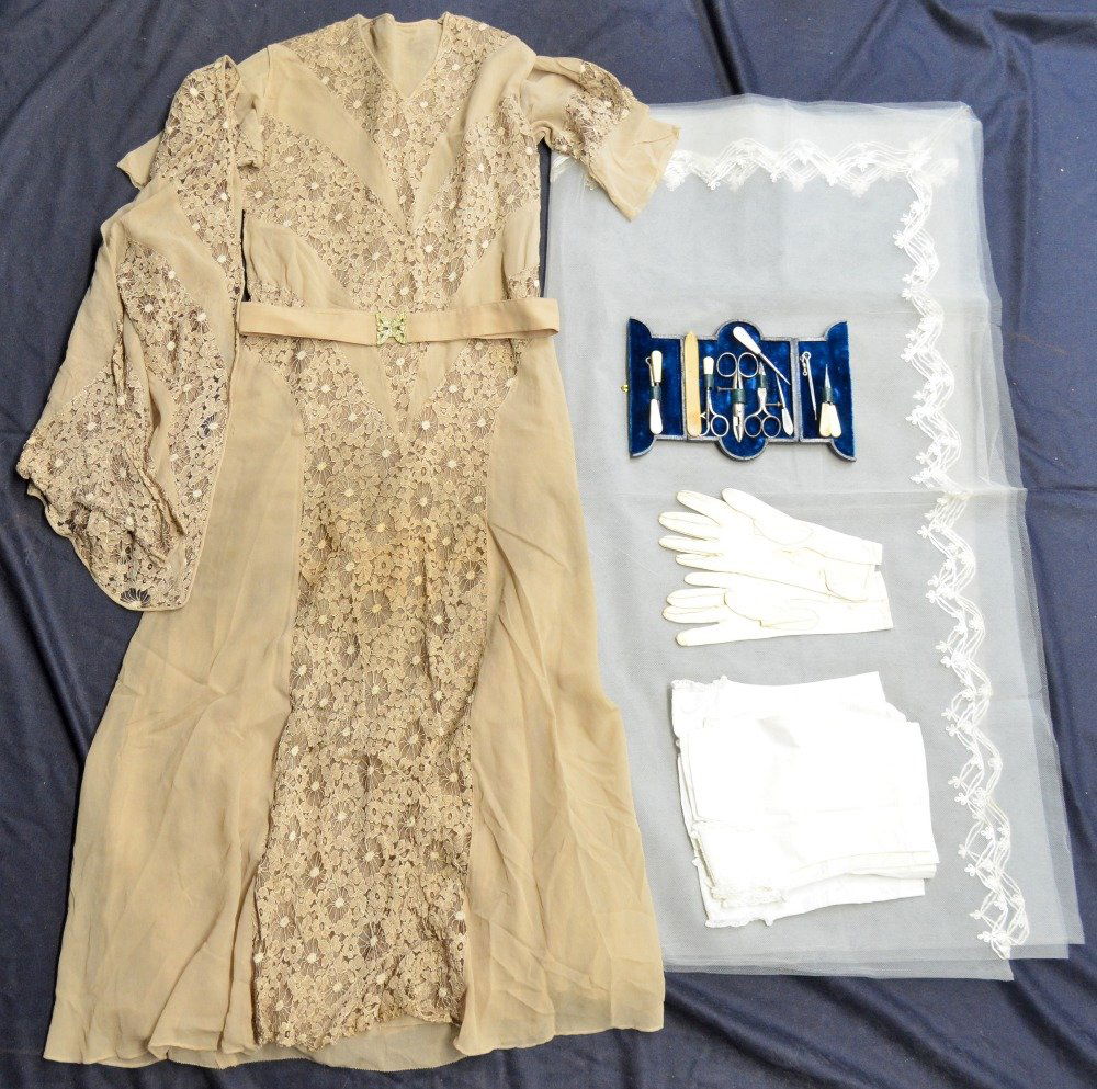 Quantity of items including a 1930's coffee chiffon (1 of 5)