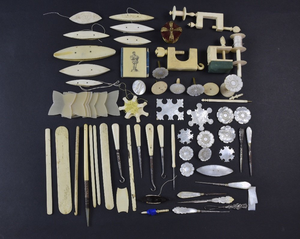 Collection of sewing items including mother of pearl (1 of 1)