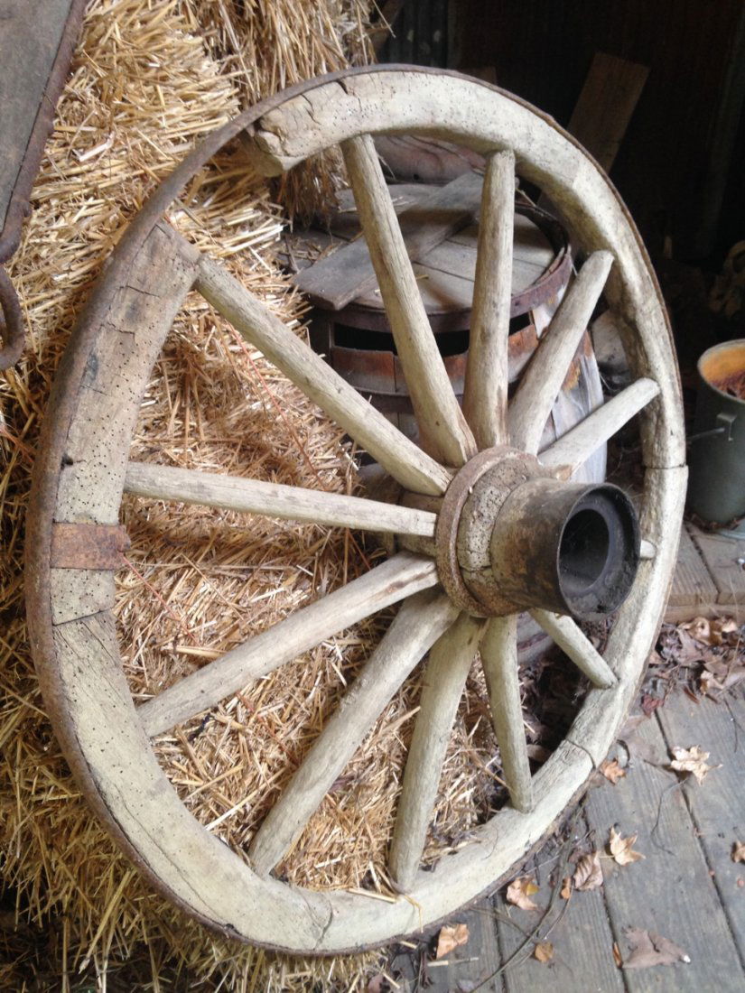 Antique Wagon Wheel (1 of 1)