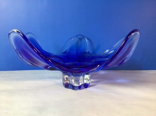 Mid Century Venetian Glass Centerpiece: Venetian glass centerpiece, 14 inches in diameter, 6.5 inches tall