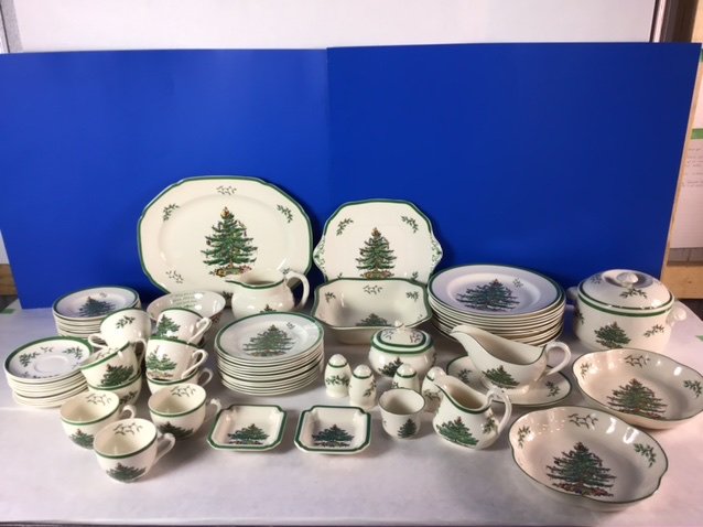 Spode Christmas Dinnerware: Collection of 10+ pieces of Spode Christmas Dinnerware
