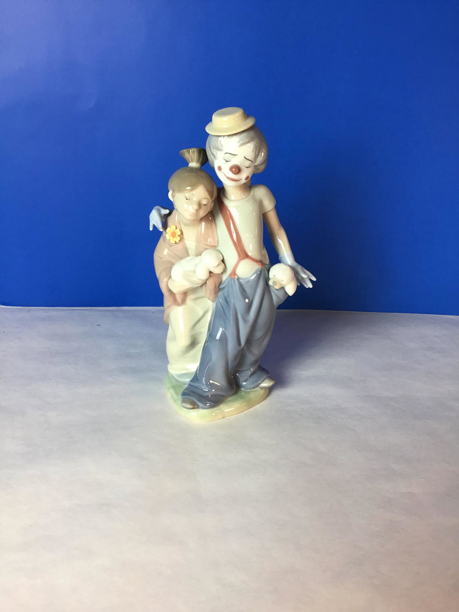 Lladro 07686 "Pals Forever": In original box, measures 8.75 high x 4.75 wide, signed on bottom