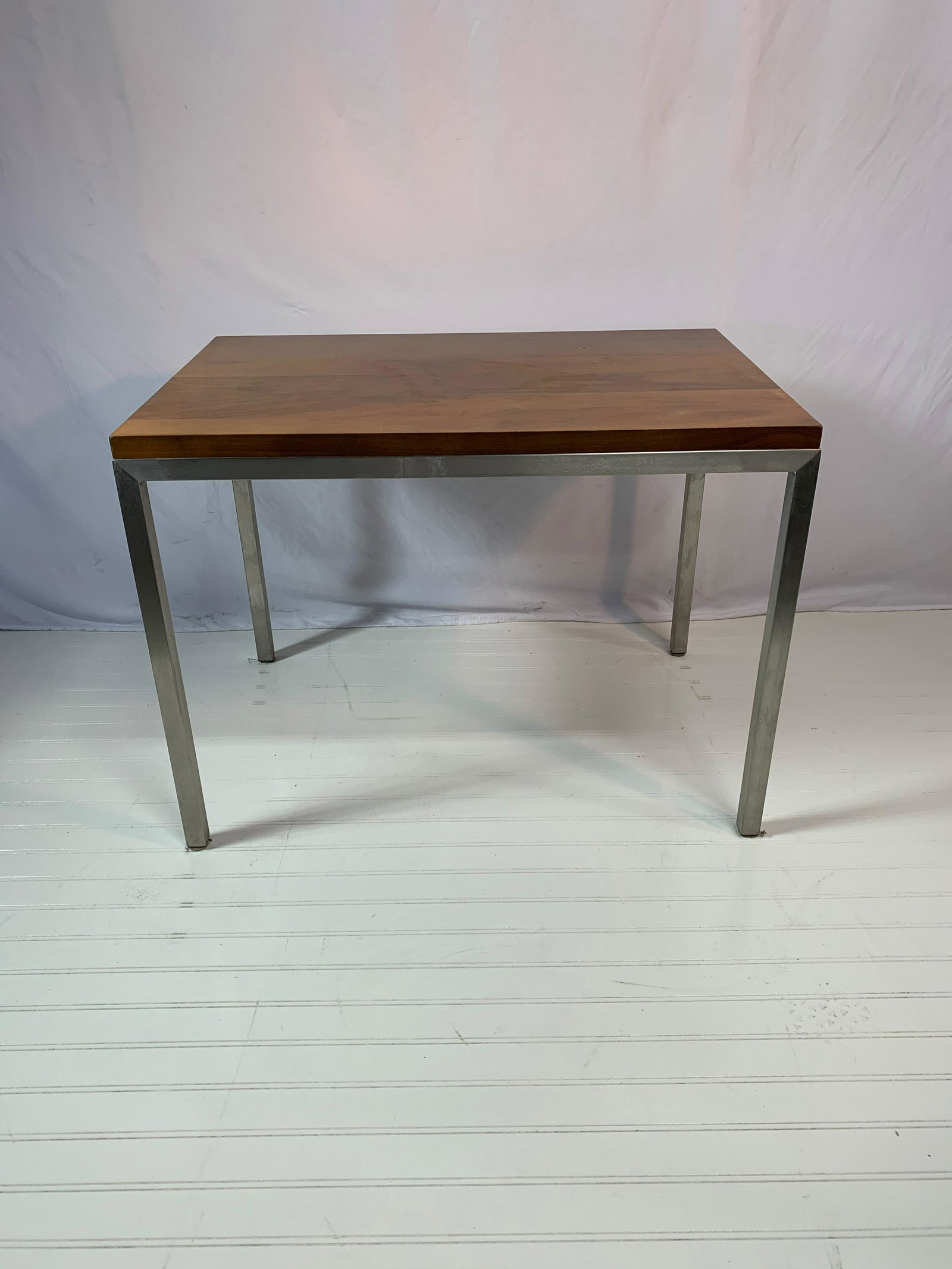Mid-Century End Table In The Manner of George Nelson: In the manner of George Nelson, measures 22.25 x 30 wide x 20 deep