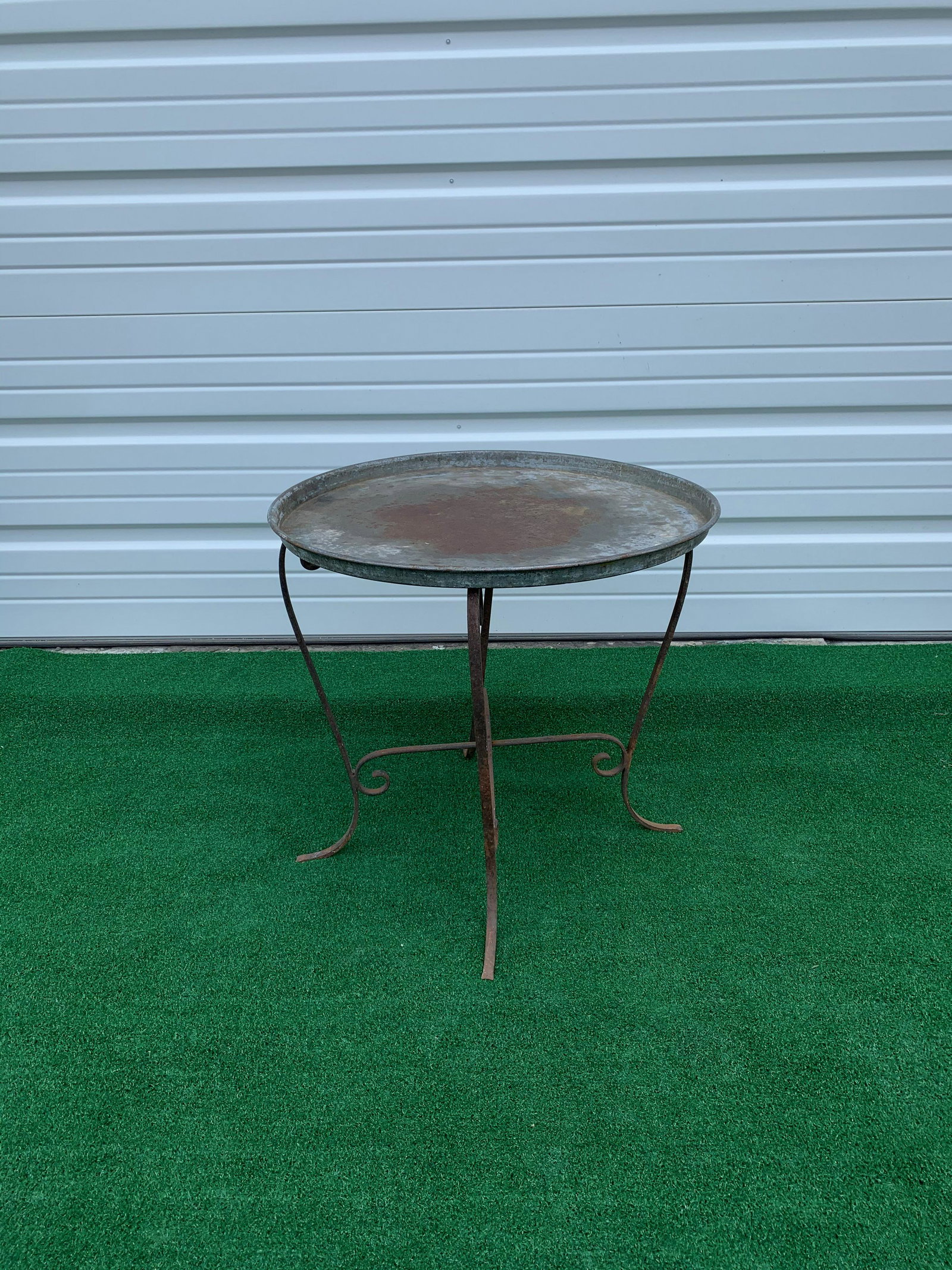 French Portable Garden Table: Foldable Base. 19.5in tall x 21in diameter