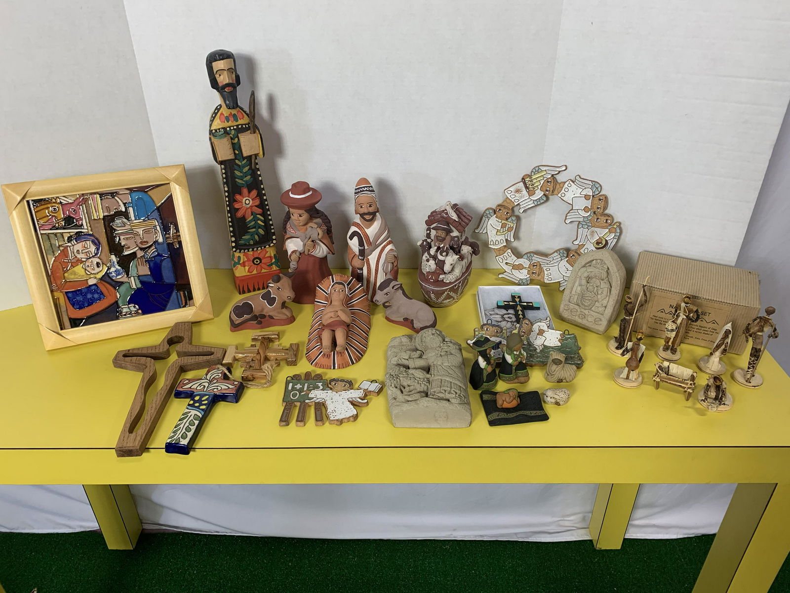 Collection Mid-Century Religious Nativity Sets, Crosses (1 of 9)