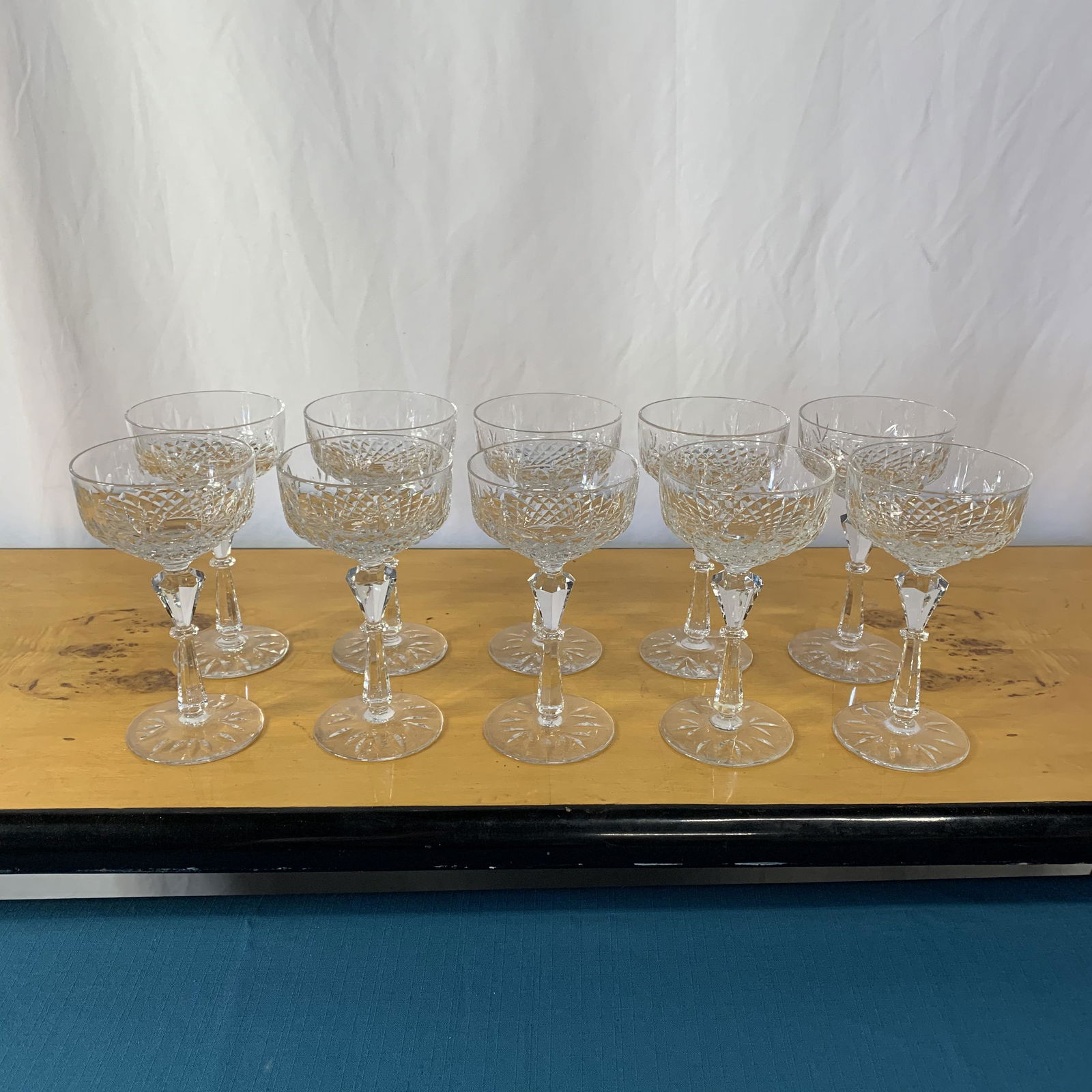 Set 10 Crystal Champagne Glasses (1 of 3)