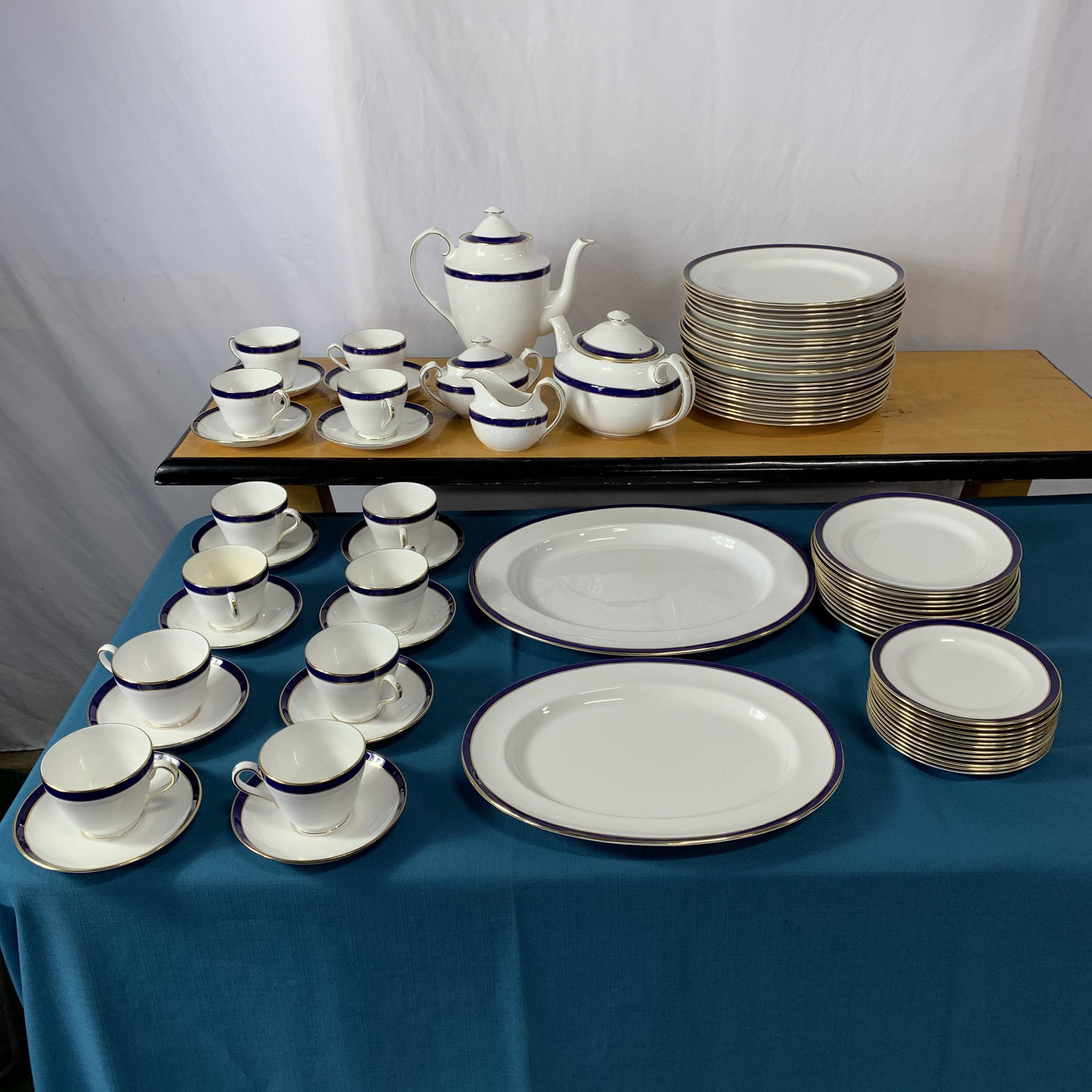 Set Spode Consul Dishware: 12 cups and saucers, 24 dinner plates, 12 salad plates, 12 dessert plates