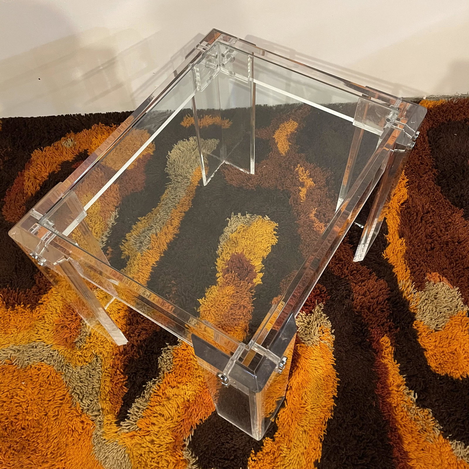 In the manner of Milo Baughman Lucite End Table: 22 1/2in T x 42in x 28in base