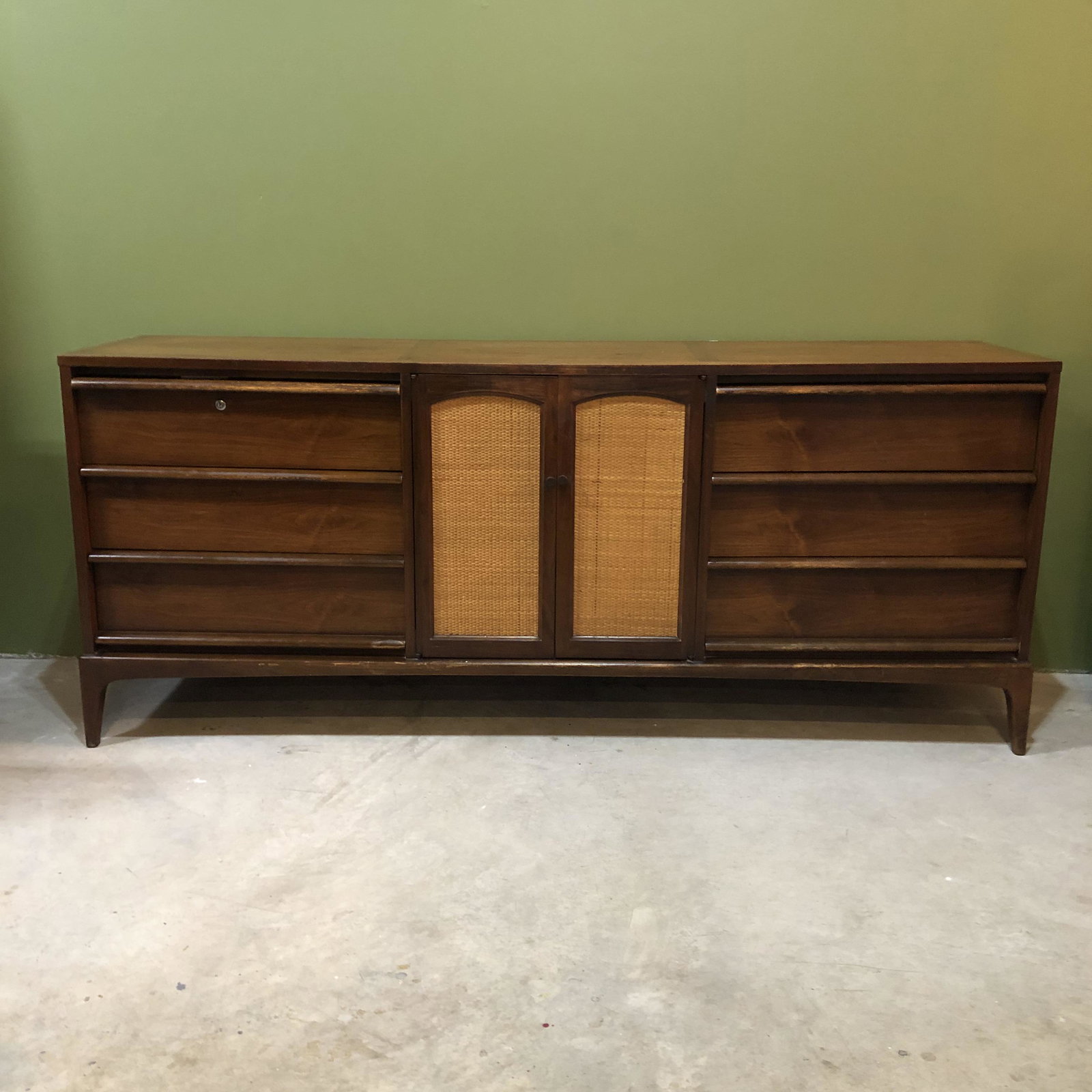 Mid Century Lane Alta Vista Dresser: 74in x 18in x 31in Tall Mirror: 30 1/2in x 45in