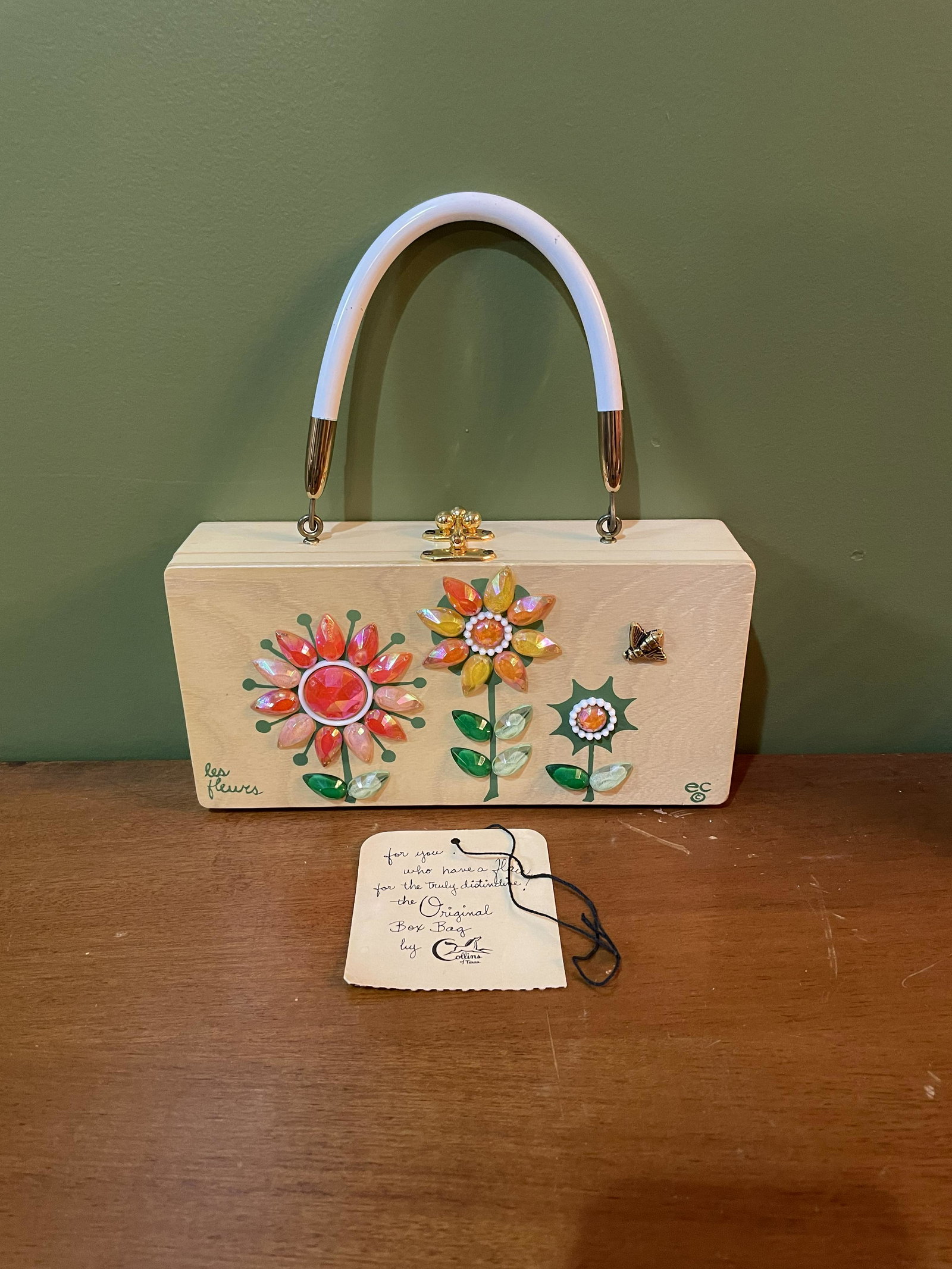 Vintage Clutch Purse Les Flowers: 4in T x 8 1/2in W x 2in D x 9in T to end of strap