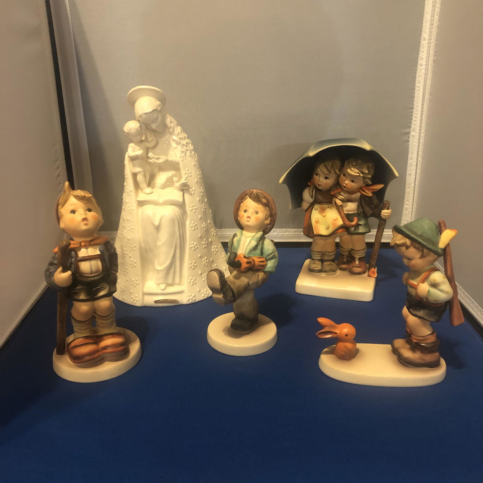 Collection Goebel & Hummel Figurines (1 of 5)