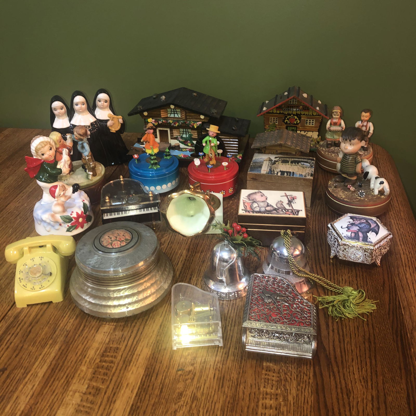 Collection Various Music Boxes (1 of 5)