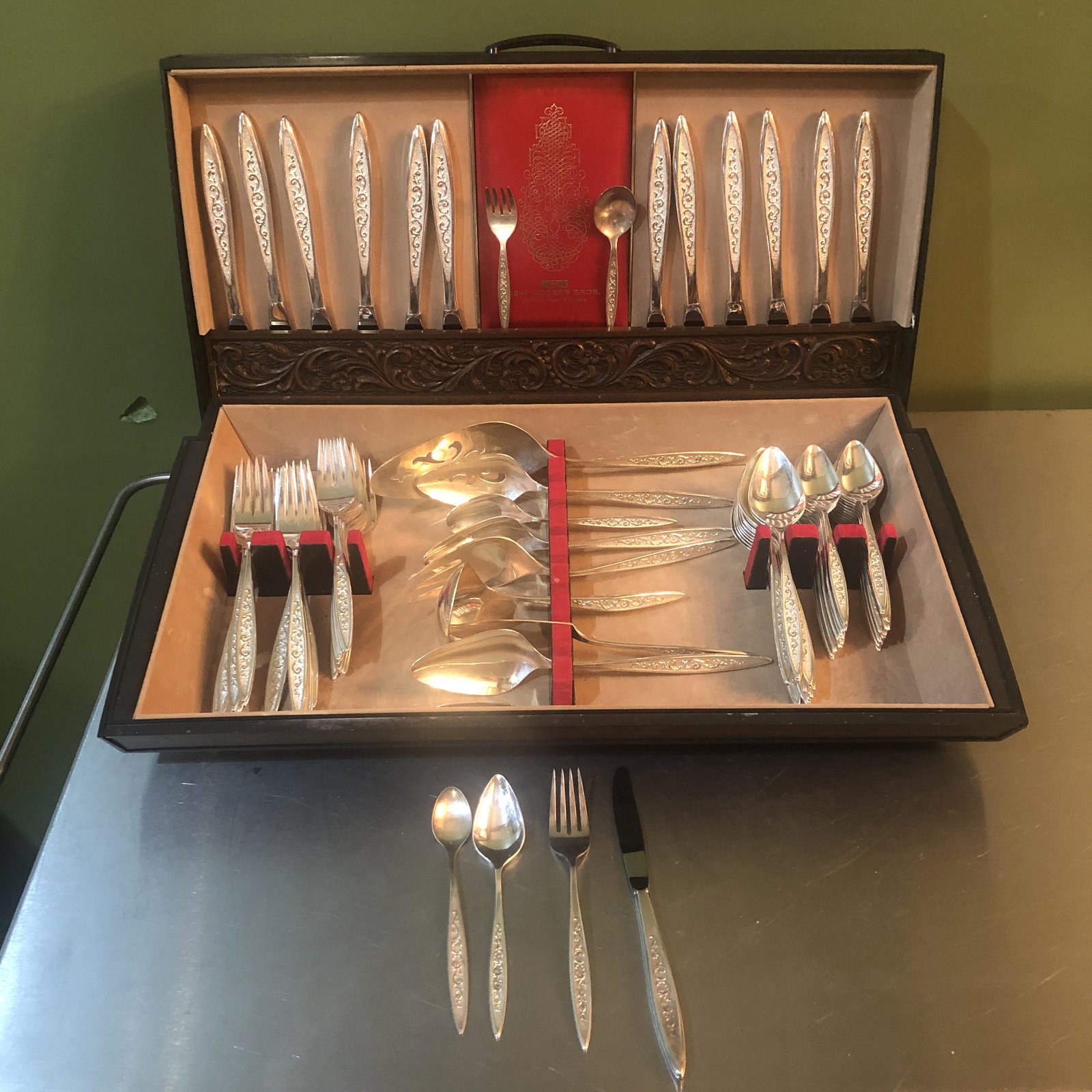 Roger & Bros. Flatware Set of 6 + Extras (1 of 6)