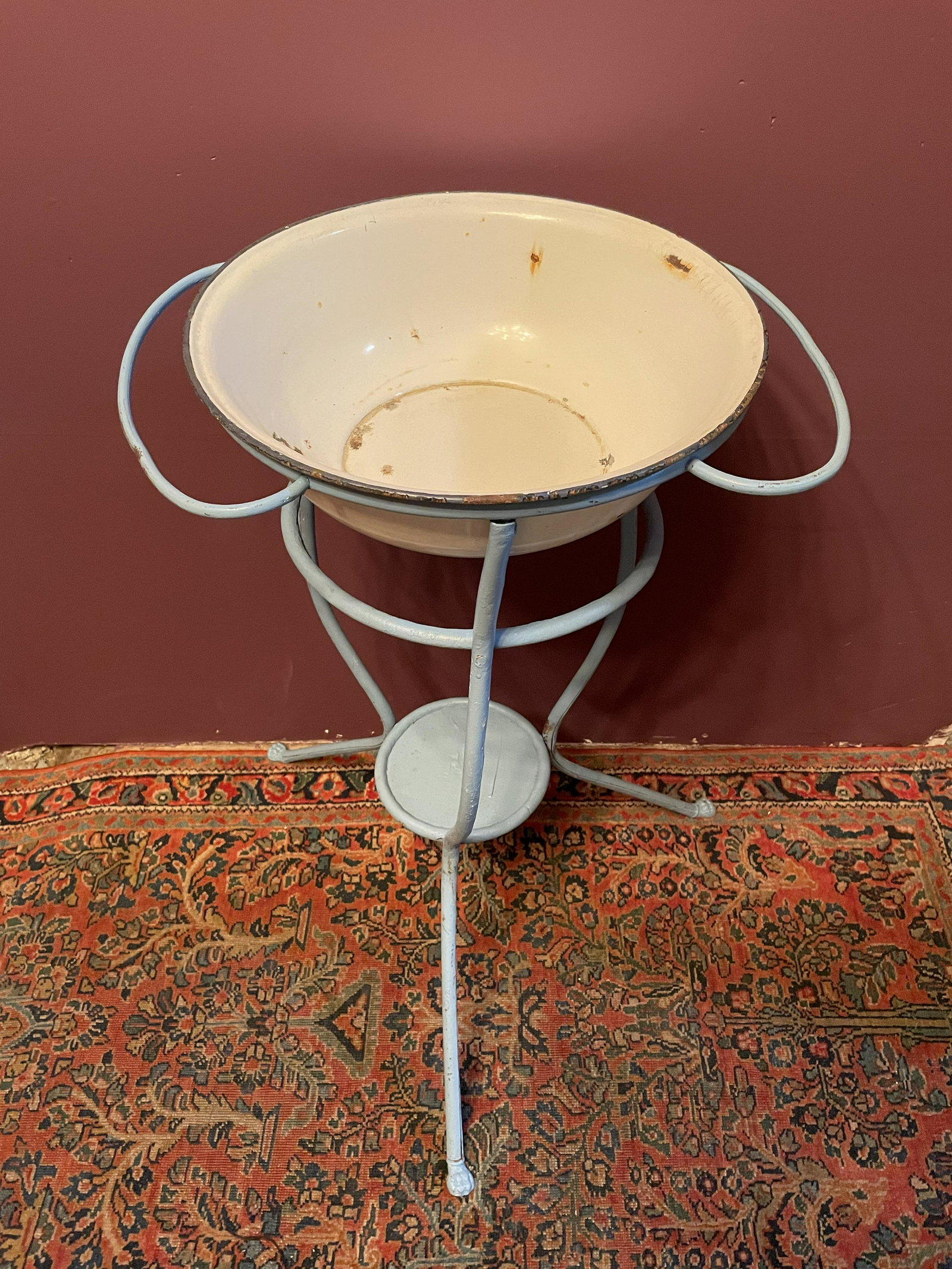 Early 20th C. Wash Basin: 30in T x 18in across handles x 14 1/4in bowl diameter